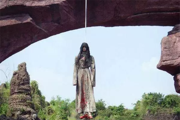 做梦女人上吊 女子梦见自己上吊插图