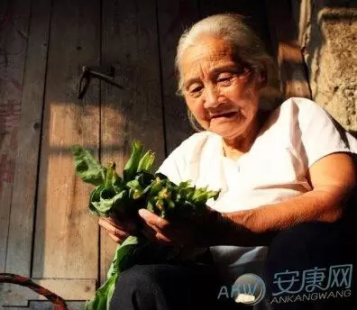 做梦梦到死去的奶奶又死了怎么回事,梦见死去多年的奶奶又死了插图