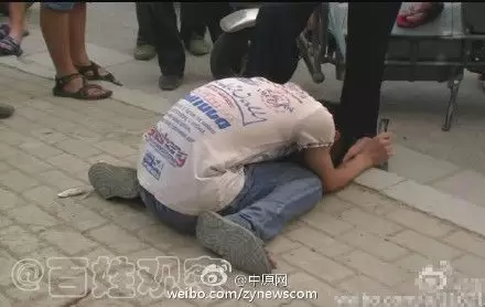 做梦向别人跪地求饶 梦见自己向别人下跪道歉插图