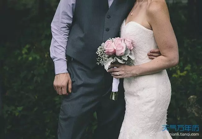 做梦女友要跟别人结婚 做梦别人结婚穿的红色衣服插图