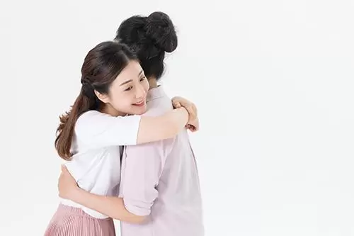 做梦梦见和好朋友拥抱,梦见拥抱去世的人插图