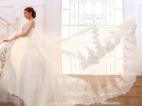 做梦梦见结婚没婚纱,梦见自己穿婚纱结婚插图