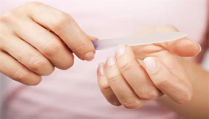做梦梦到长指甲断了,做梦梦到指甲掉了插图