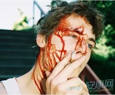 做梦梦见别人流血是什么征兆,梦见别人被杀流血插图