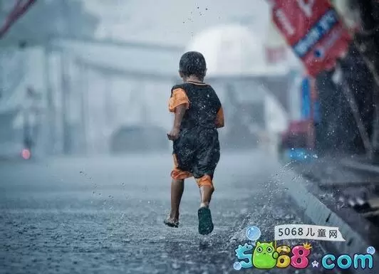 做梦在雨中奔跑 雨中奔跑的图片插图