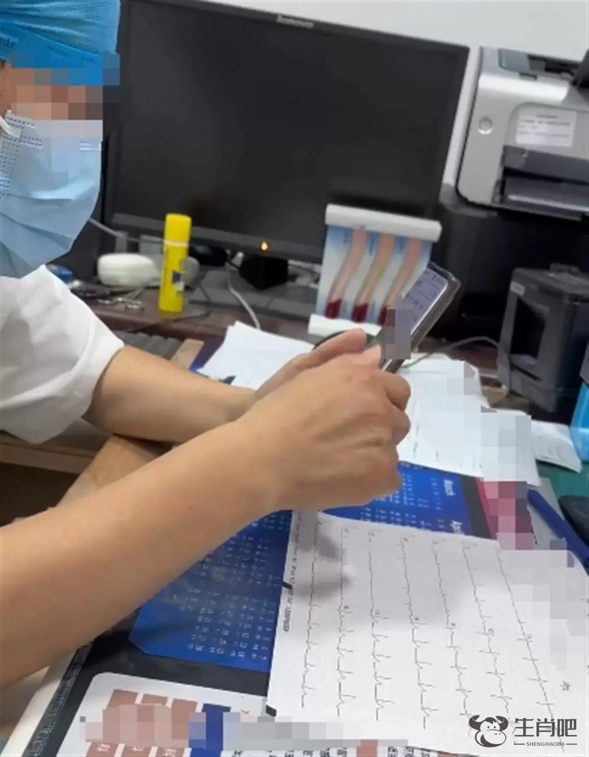 成都大邑一名医生疑在看病时查百度？医院：正在调查插图
