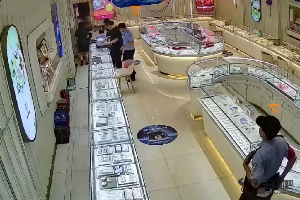 顾客消费近10万买金首饰，江西一金店老板报警！插图3