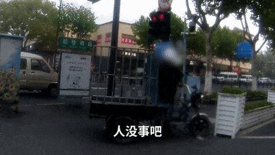 差点出大事，浙江大伯车祸后不肯去医院，民警一个举动救了他插图1