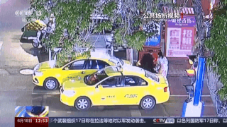 乘客“耍酒疯” 殴打出租车司机？警方：抓！插图1
