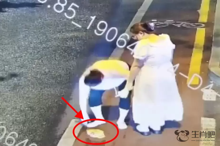 事发长沙街头！女子捡到一个信封，装满了厚厚的现金！插图