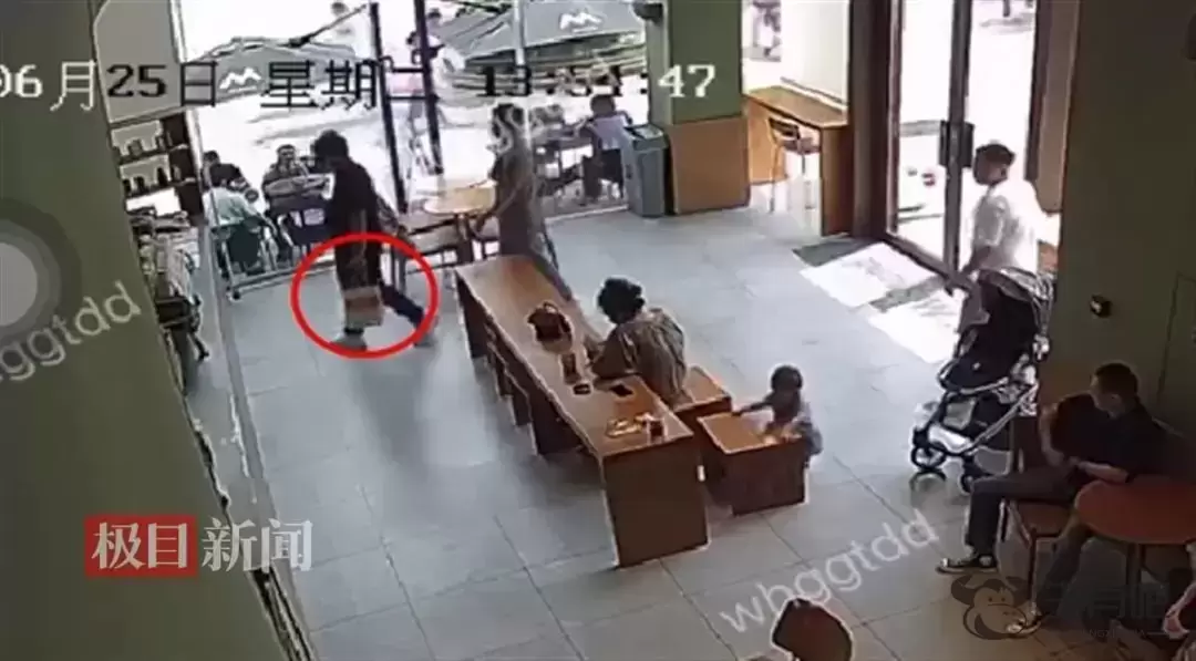 武汉姑娘捡到10万元现金，暖了！插图1