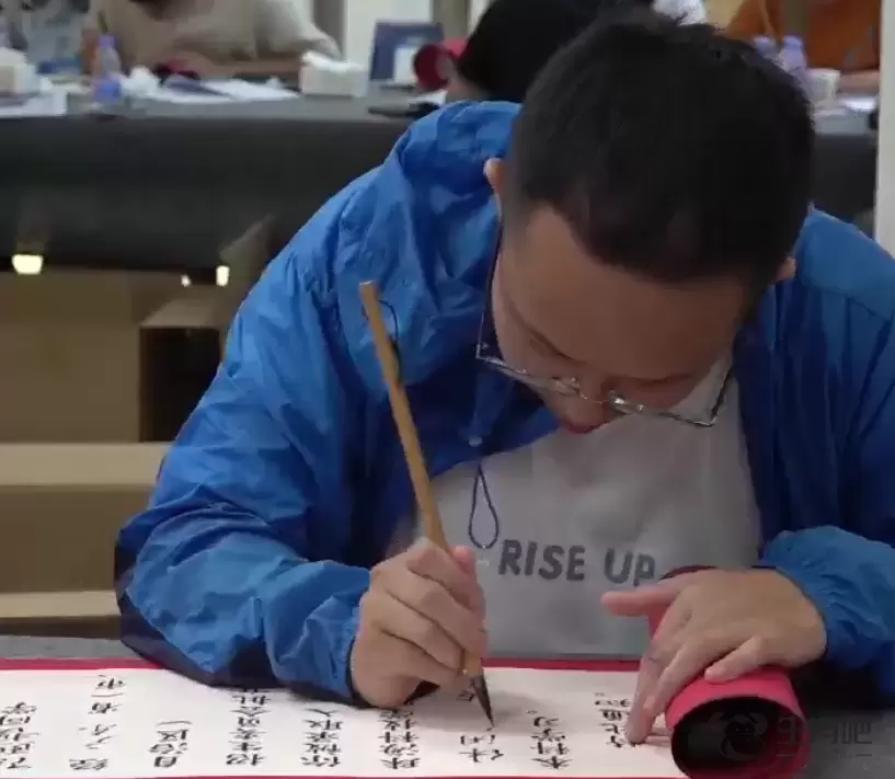 “可以测身高的录取通知书”上新！大学生“接力”毛笔手写插图8