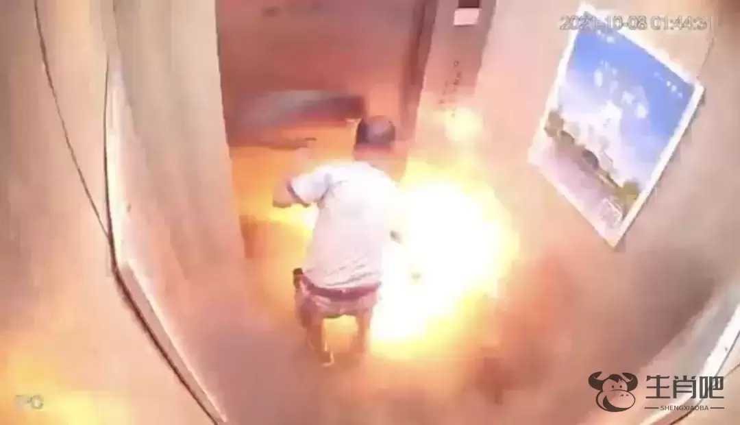 电梯内瞬间爆燃！销售方赔偿101万！插图1