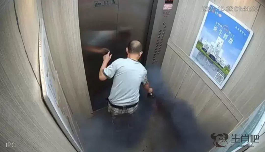 电梯内瞬间爆燃！销售方赔偿101万！插图2