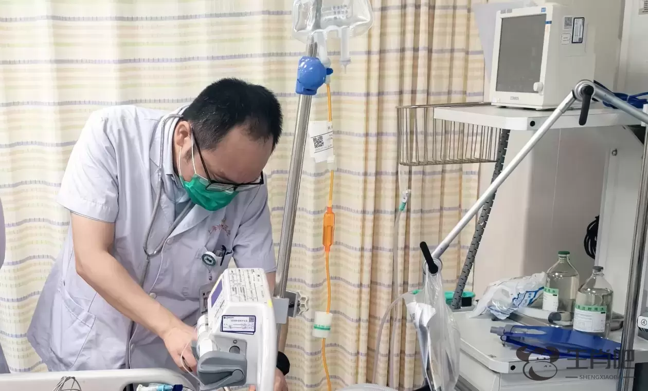 上海浦东一家医院一天抢救了4名热射病患者，均为户外工作者插图