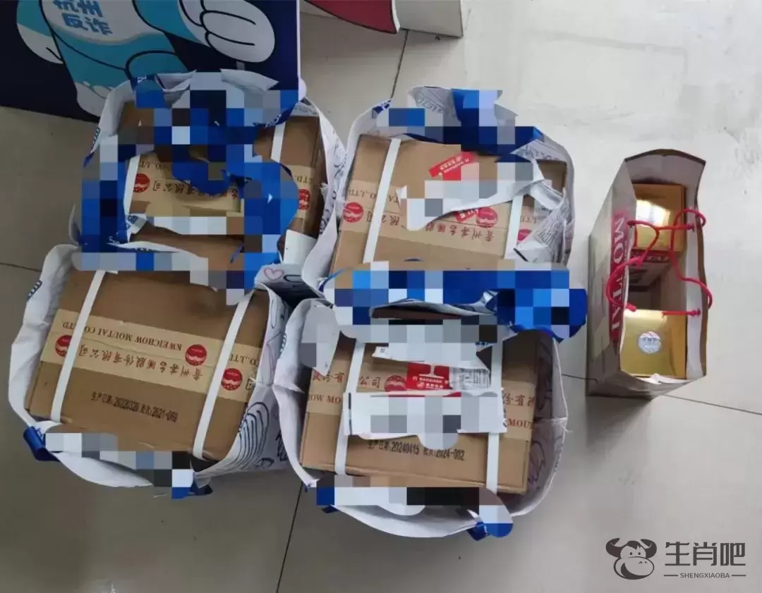凌晨，杭州两名小伙提着4箱茅台打车，老司机发现异常插图2