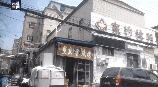 外卖热销店铺竟和废品回收站开在一起！记者调查插图1