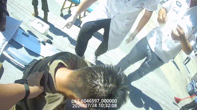 危急之下，民警用手抵住了患病男子紧咬的牙齿插图3