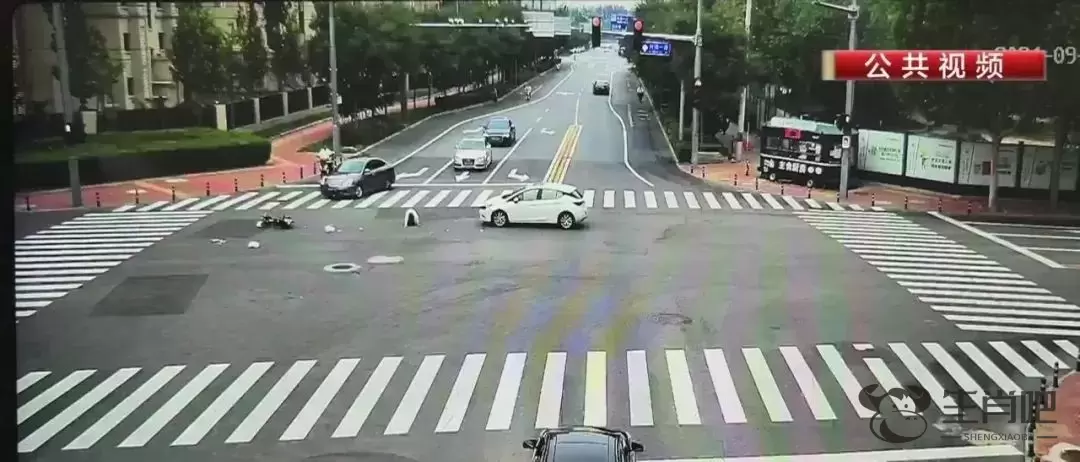 惊险！北京一女子骑车闯红灯被撞飞，交警判定……插图2
